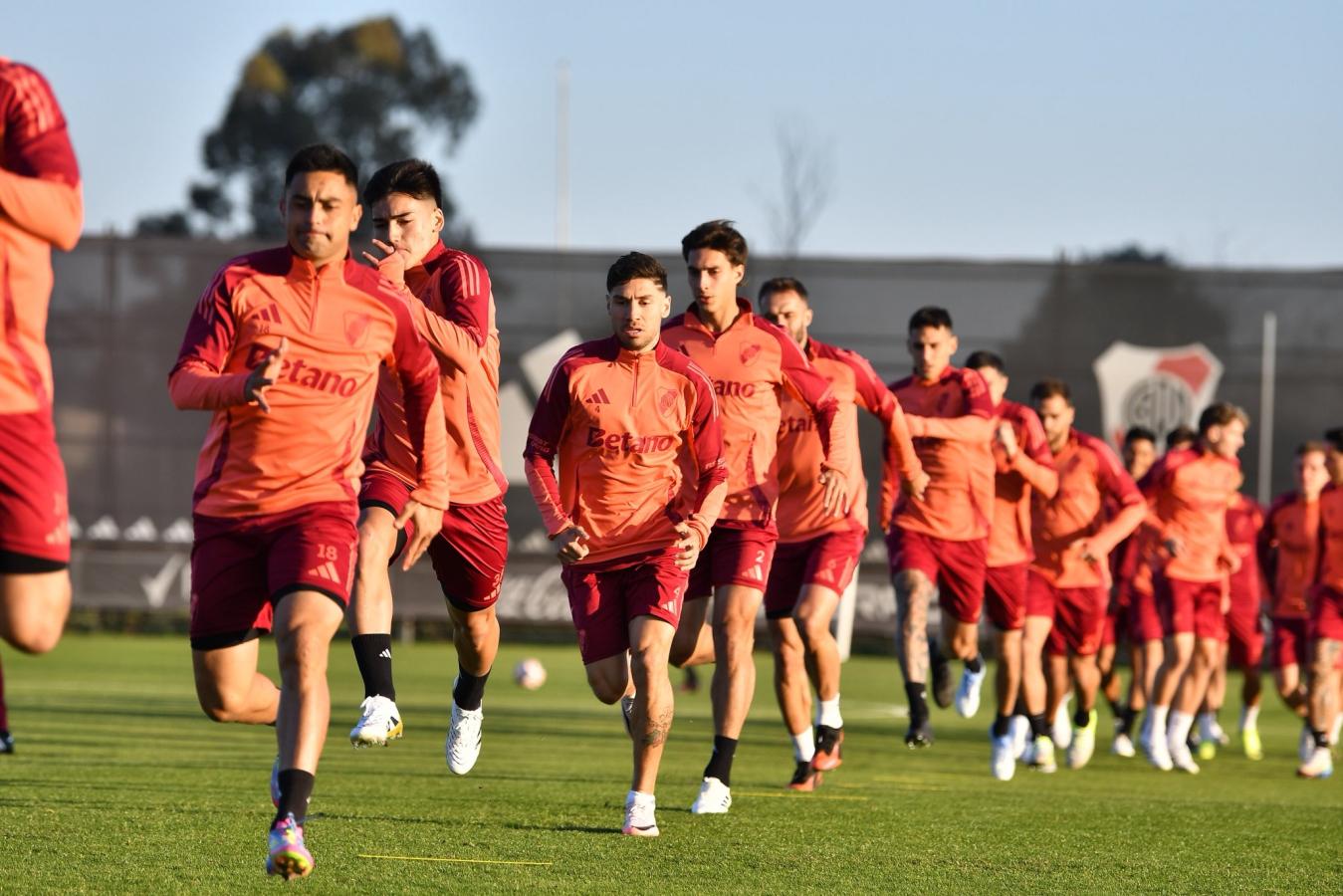 Imagen River realizó este miércoles su último entrenamiento en Ezeiza y por la noche viajó a EE.UU.