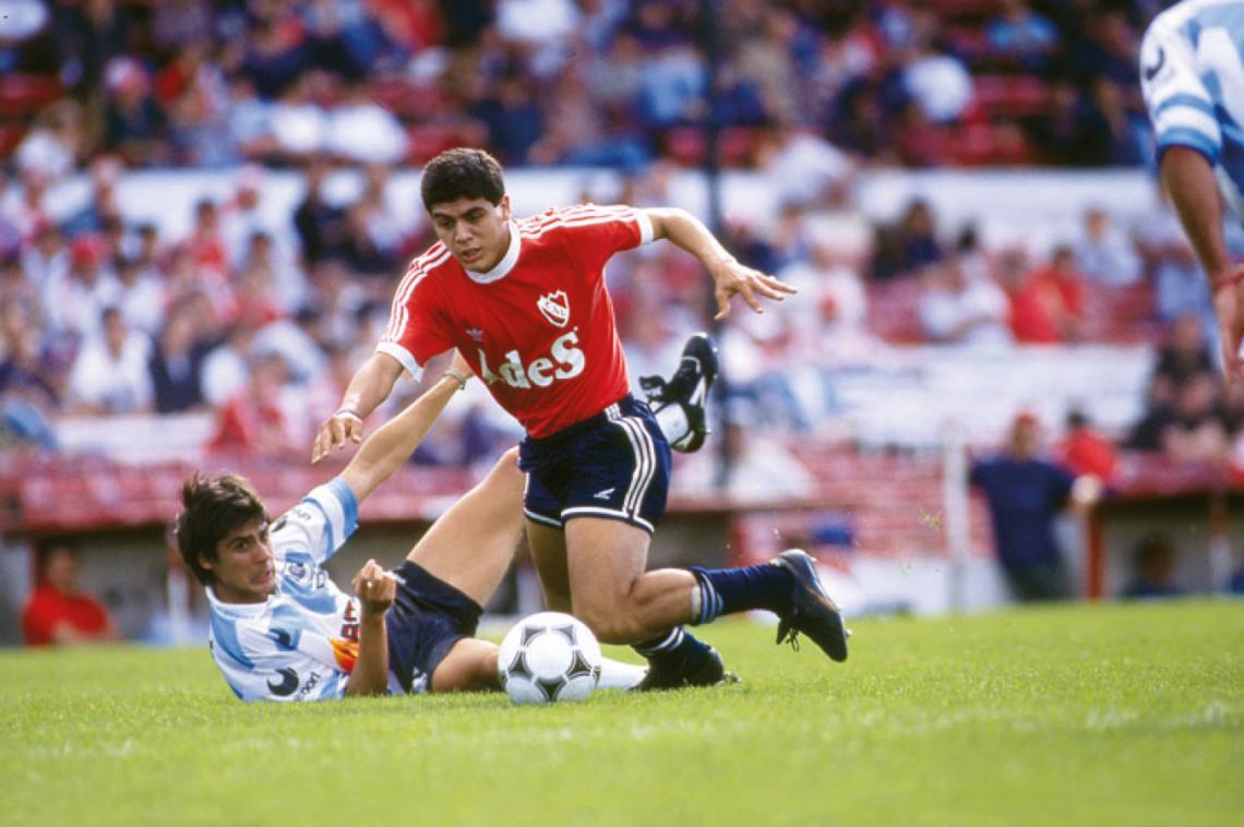 Imagen Se formó en Independiente, donde jugó entre 1993 y 1994, y 1995 y 1997 con un paso intermedio por Platense.