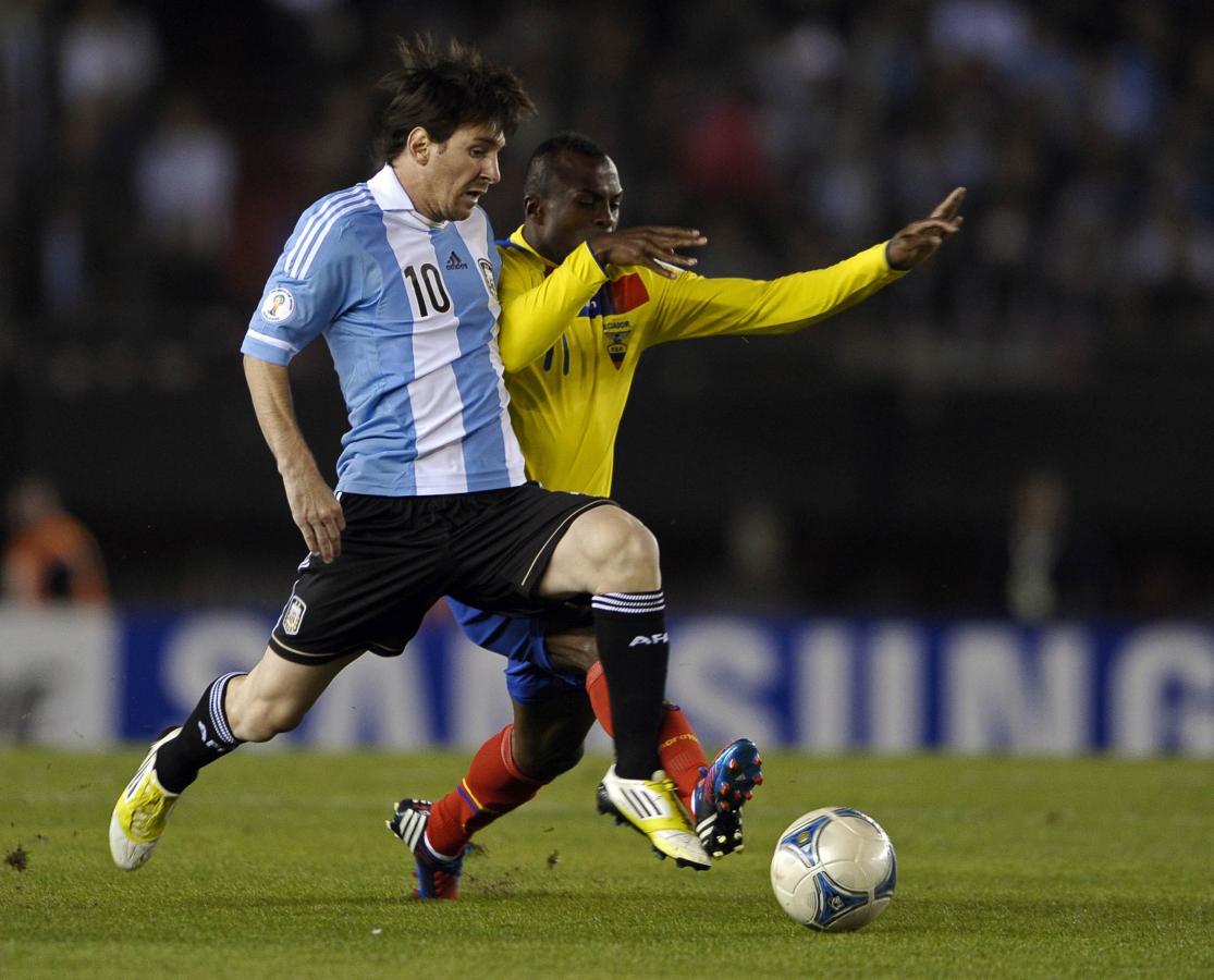 Imagen Lionel Messi, otra vez figura en la Selección, ejecuta un movimiento delicioso.