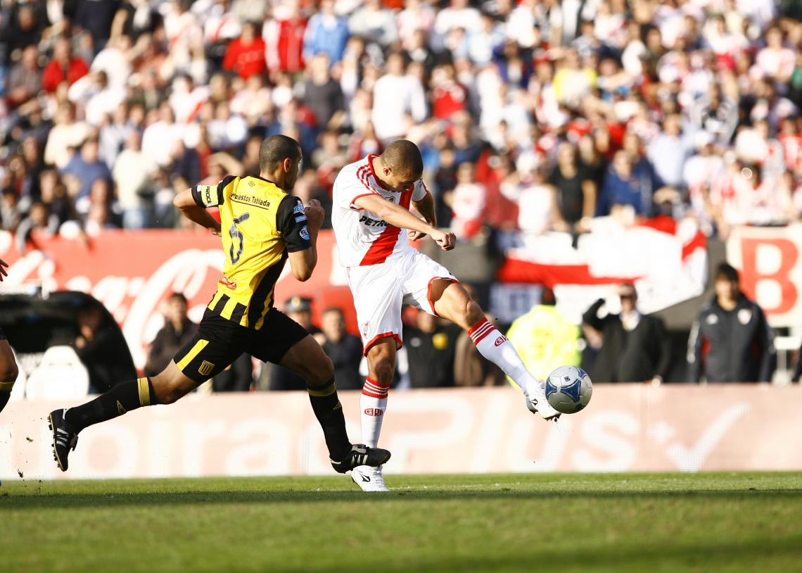 EL ZURDAZO que abrió el partido, a los 4 del segundo tiempo.