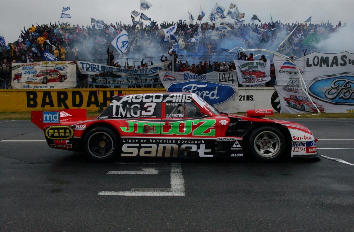 Imagen SU IDENTIFICACION con Ford en aquel polémico 2008, cuando la instauración del playoff le quitó el título de TC.