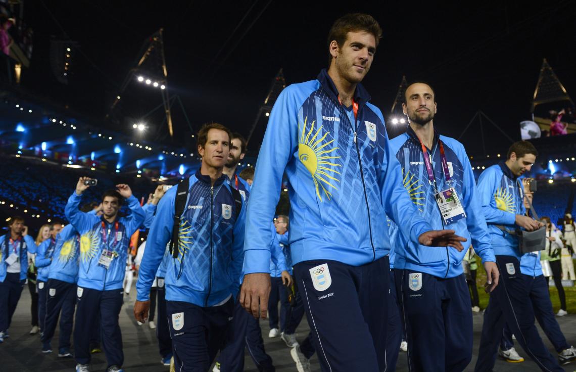 DELPO Y GINOBILI, dos esperanzas argentinas. El tenista aprovechó y se saludó, también, con su amigo Novak Djokovic