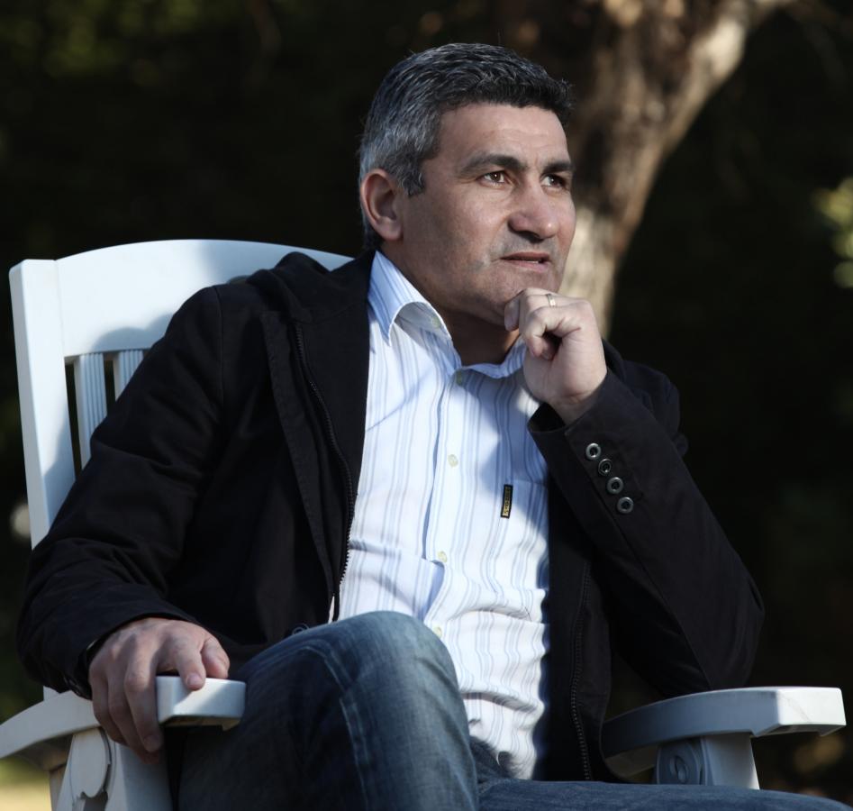EL BETO, hoy, pensativo, a los 46 años. Casi diez después de su retiro parece haber encontrado su destino: sería manager de San Lorenzo con Tinelli.