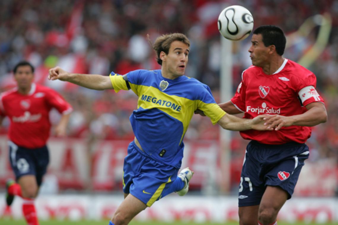 INDEPENDIENTE cierra el círculo. Debuta en 2006 y también comienza como entrenador de Reserva y dirige un amistoso de Primera.