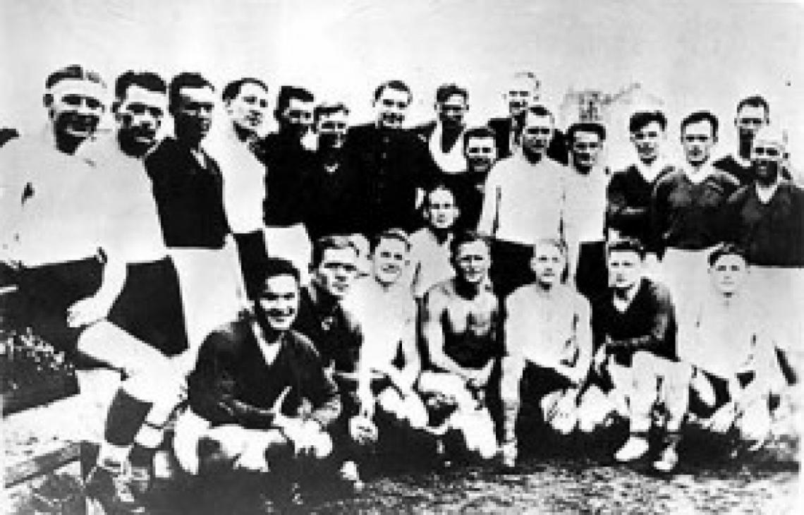 EL FC START, insignia deportiva de honor y coraje. Un equipo de ucranianos condenado por derrotar a otro de soldados alemanes
