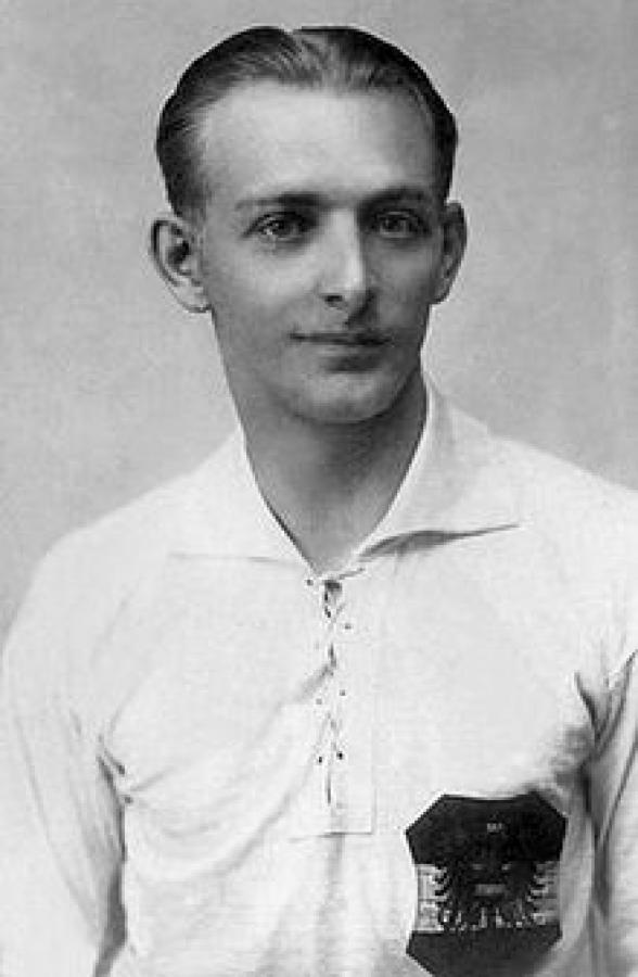 Imagen SINDELAR, una leyenda del fútbol agigantada por su final heroico. El crack austríaco fue un ferviente opositor al nazismo, se negó a jugar para Alemania cuando Hitler invadió su país.