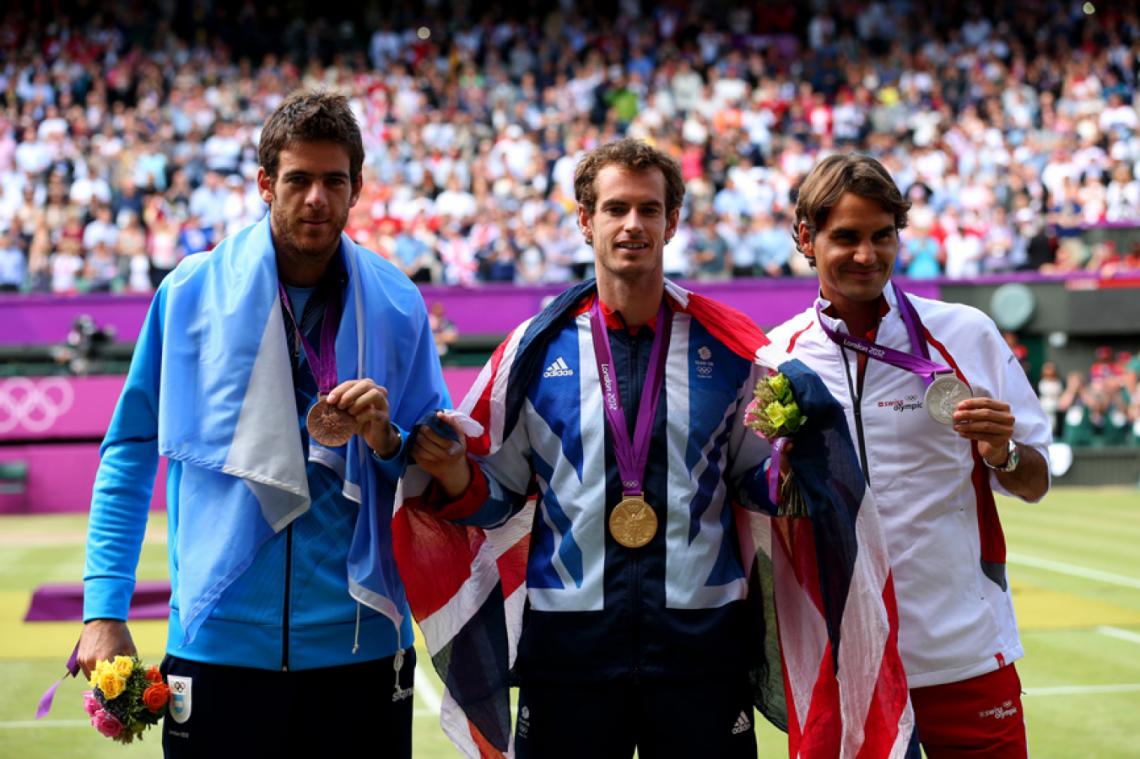 Imagen JUAN MARTIN del Potro y su bronce se mezclaron en el podio con el escocés Andy Murray (medalla de oro) y el mítico Roger Federer (plata).