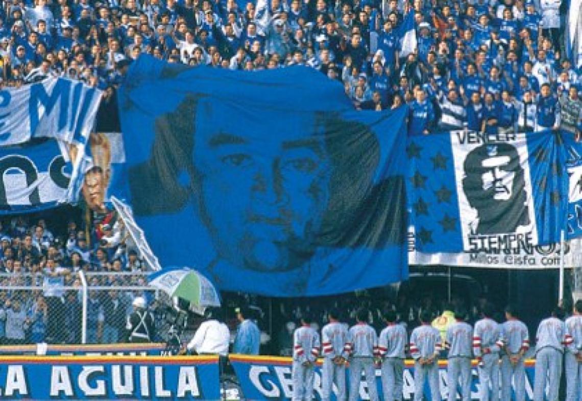 Imagen UN HEROE DE LA HINCHADA, como Di Stéfano o el Gambeta Estrada. La barra de Millonarios le guarda tributo al narco financista.
