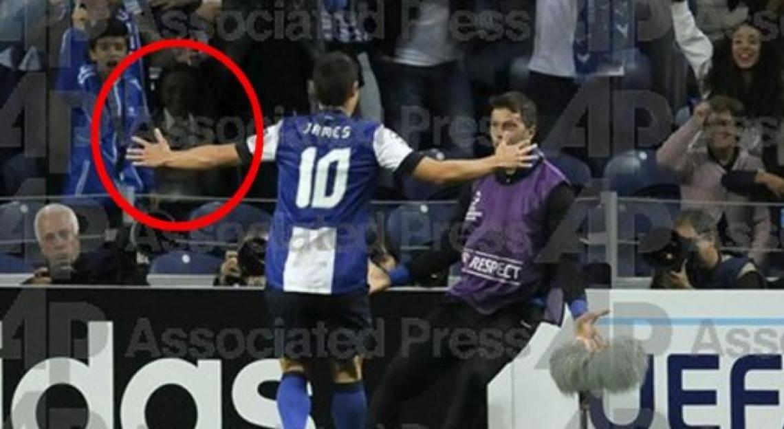 Imagen EL FANTASMA apareció durante un partido de Champions entre el Porto y el PSG