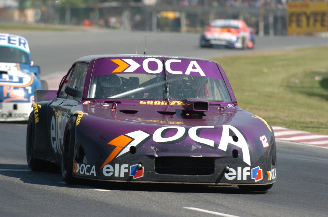 Imagen UN POSTAL DEL mundo fierrero. El auto violeta del Flaco Con Chevrolet ganó tres campeonatos de TC entre 1995 y 1997.