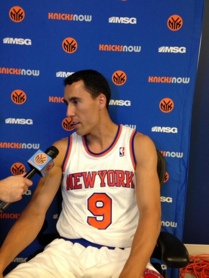 Imagen PABLO Prigioni se pone por primera vez la camiseta de los Knicks. Fue el primer día de octubre para el "Media Day". Usa el número 9.