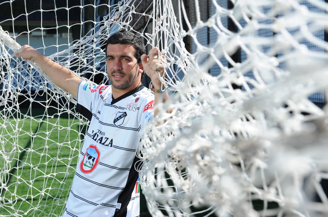 BICHO raro en el fútbol argentino: se maneja sin representante desde hace ocho años y prioriza el estudio. Le faltan solo cinco materias para recibirse de ingeniero civil.
