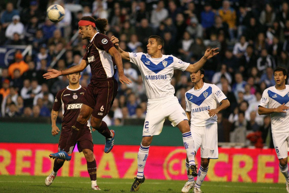 EL JUEGO aéreo es uno de sus fuertes. Lo mejoró durante su etapa en Olimpia, cuando trabajó especialmente este aspecto técnico.