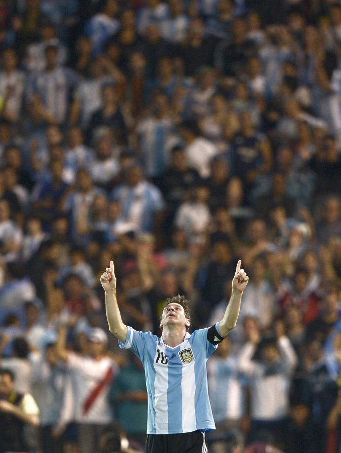 Imagen EL GRITO desatado luego de una obra maestra: el gol de tiro libre a Uruguay. 