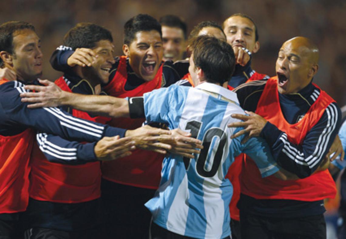 Imagen EN LA SELECCION con cada gol de Messi son comunes estos festejos con titulares y suplentes.