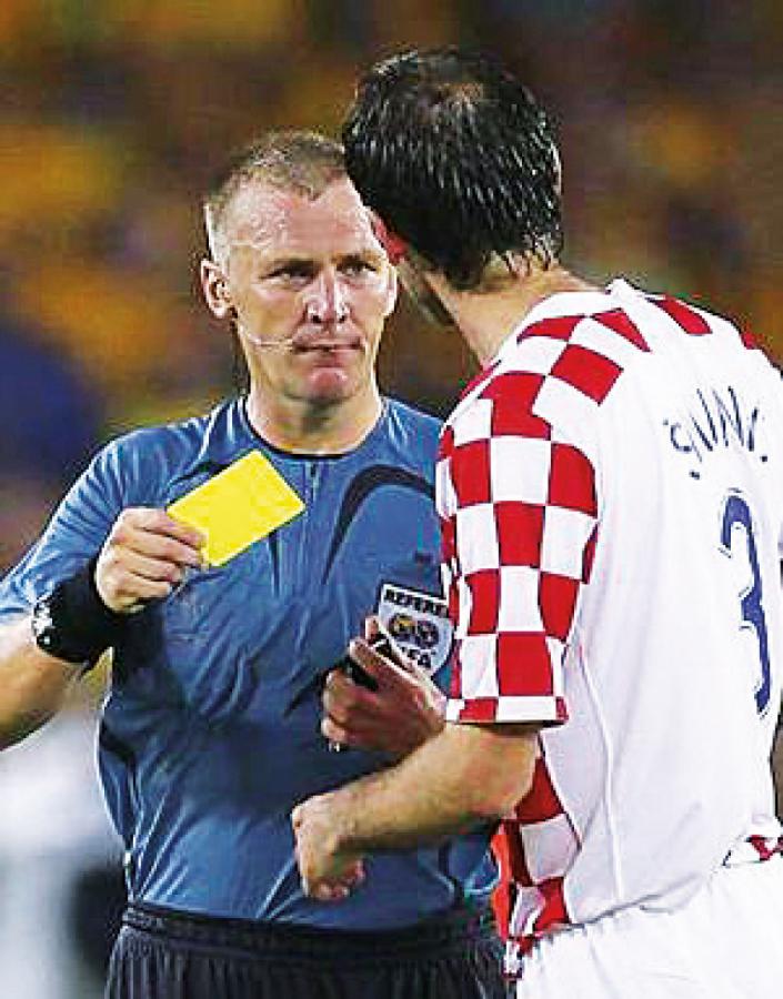 Imagen EL ARBITRO inglés Graham Poll amonestó tres veces al croata Simunic en el Mundial 2006.