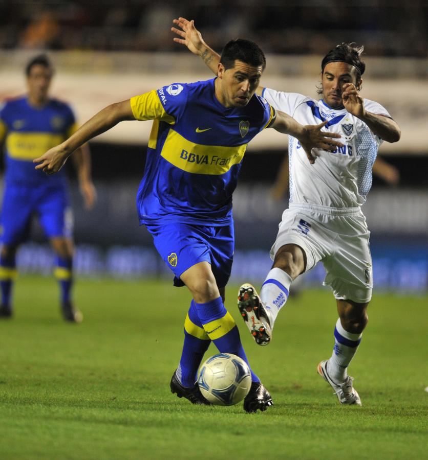 Imagen MARCANDO A Riquelme, excompañero del Sub 20, en un Boca-Vélez, un clásico de estos últimos años.