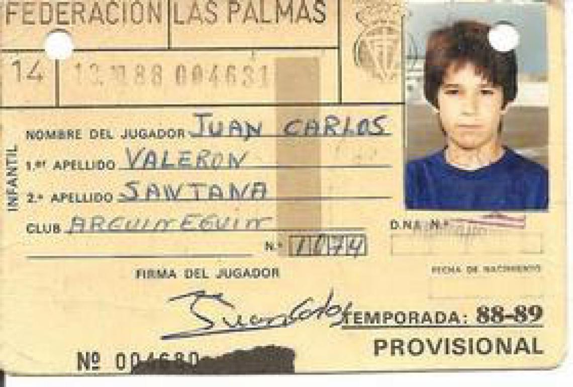 Imagen EL PRIMER carnet de Valerón como jugador, otorgado en Las Palmas.