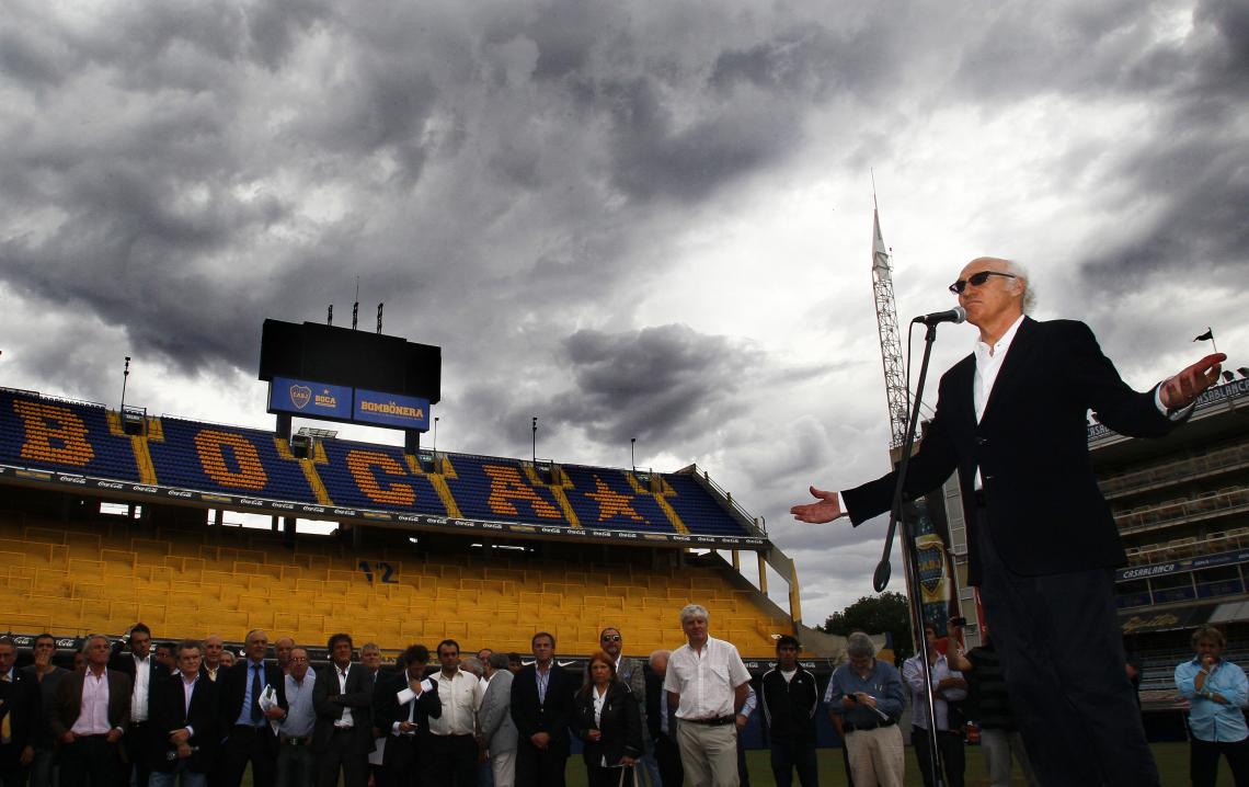 Imagen LA BOMBONERA recibe a su pastor futbolero. El reencuentro tras ocho años y medio. Comienza el tercer ciclo dirigiendo la Libertadores.