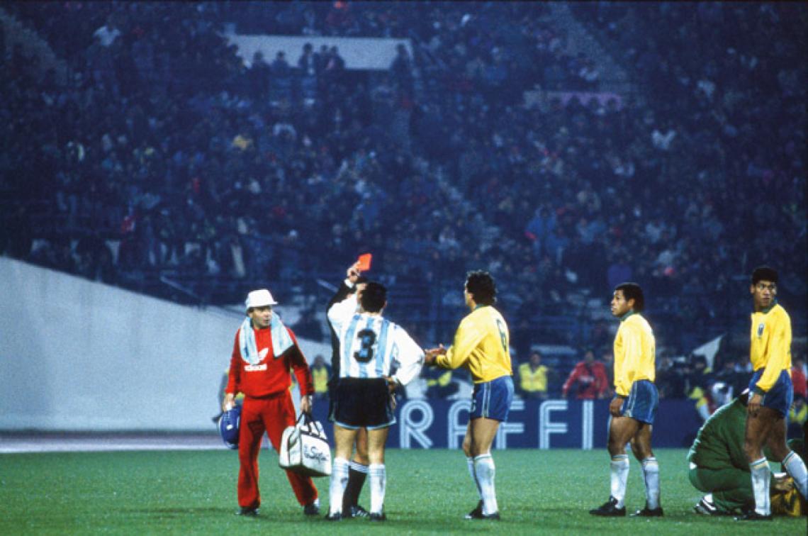 ROJA contra Brasil en la Copa América 91 que ganó Argentina. Fue su último partido en la Selección; asegura que le hicieron la cruz.