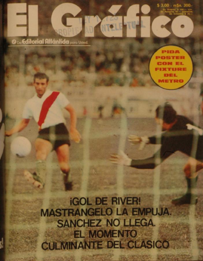 Imagen TAPA de El Gráfico con uno de sus goles para River en el clásico contra Boca.