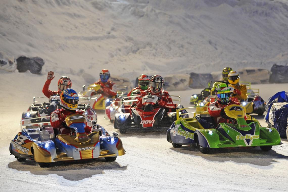 Imagen LA CLASICA diversión de pretemporada con Alonso y Massa al frente de una legión de kartings que avanza en una desafiante pista de hielo y nieve.