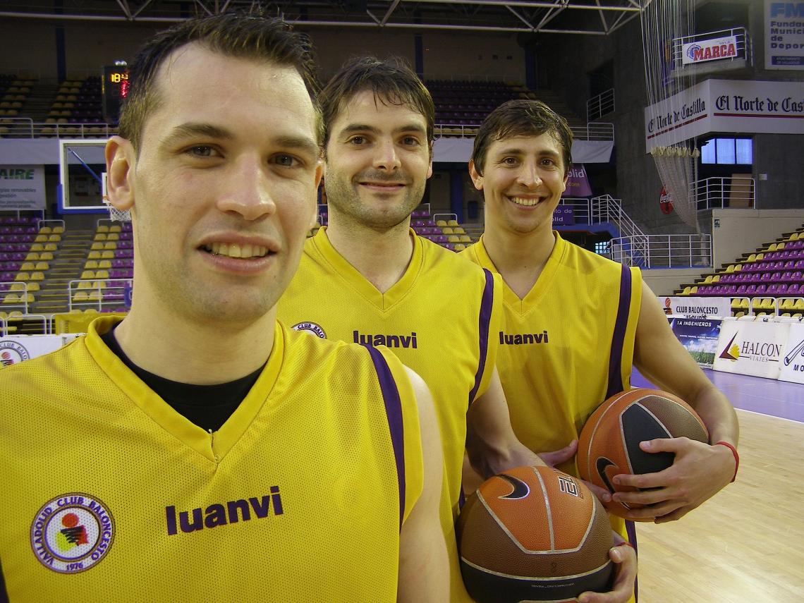 Imagen SU ULTIMO PASO por Europa, en Valladolid, España. Con los argentino Diego García y Federico Van Lacke.
