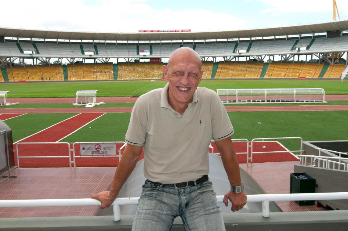 EN EL ESTADIO Mario Kempes, su ídolo y espejo como futbolista.