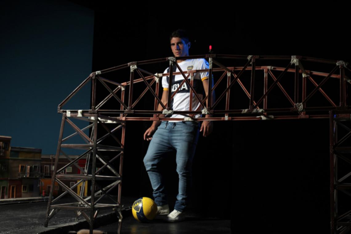 EN EL MUSEO de la Pasión Boquense. Debutó el Primera en octubre de 2009 y ganó dos títulos: Apertura 2011 y Copa Argentina 2012.