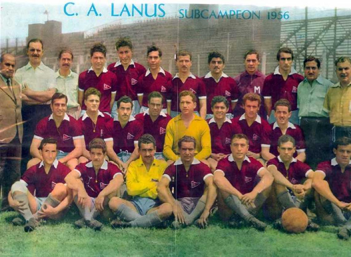 Imagen SUBCAMPEON DEL 56, el Lanús que pasó a la historia sin haber sido campeón. Su mediocampo,  Guidi, Nazionale y Daponte, se destacaba por la elegancia de su juego.