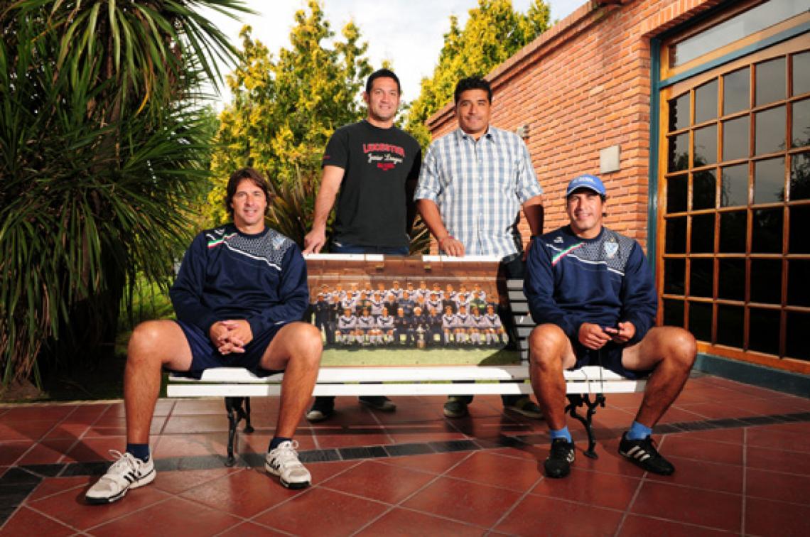 Imagen ALMANDOZ, Flores, Asad y Gomez en la Villa Olímpica, a puro recuerdo y emoción.