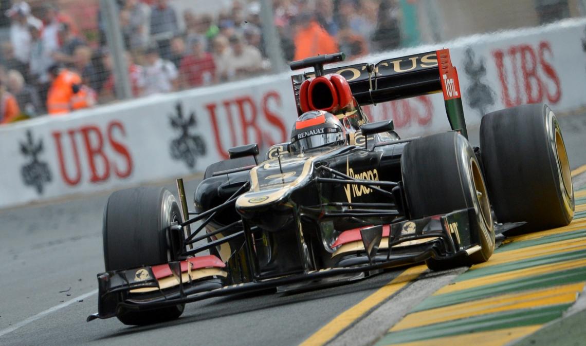 Imagen EL E21 cobra vida en el cuartel general de Lotus en Enstone, Inglaterra, con motor Renault RS27 V8.