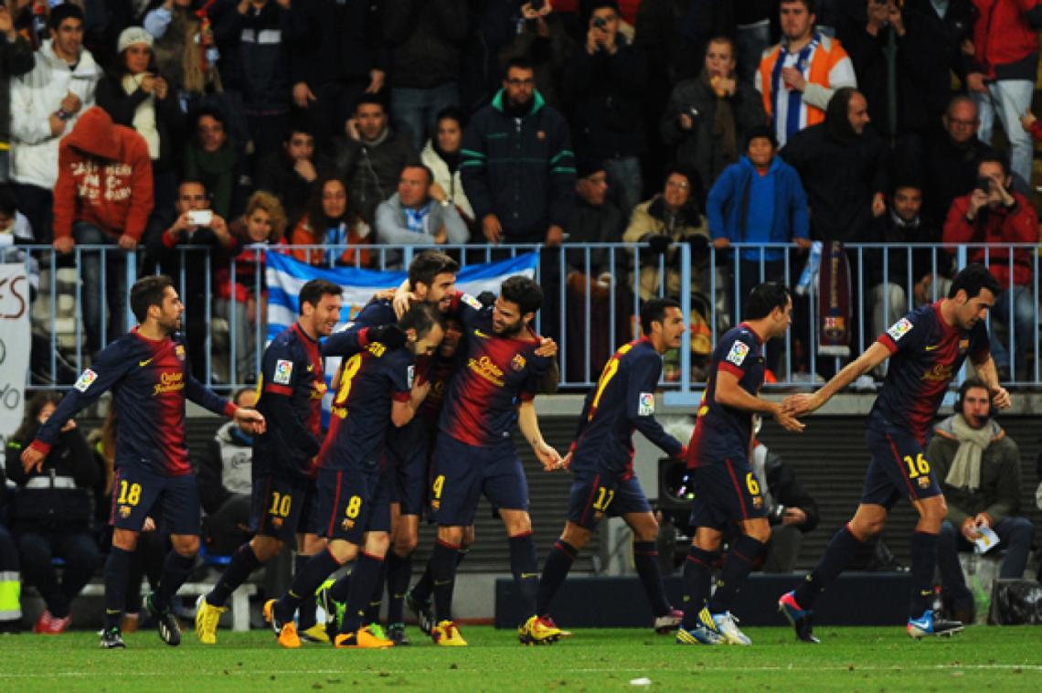 Imagen LA MASIA: ocho jugadores criados en la cantera, en pleno festejo. Barcelona arrasó en la liga.
