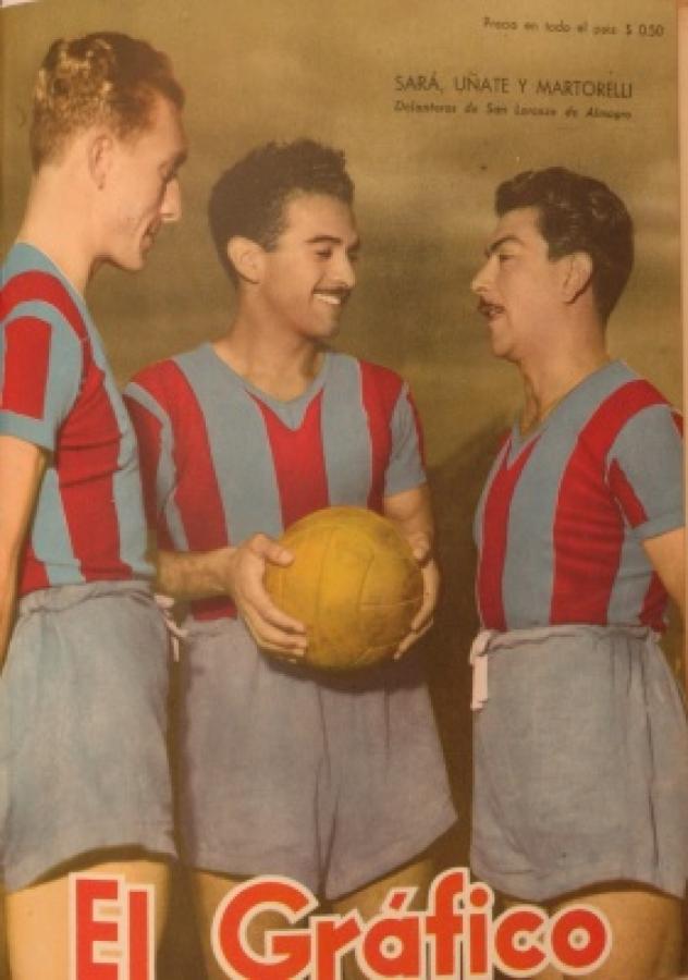 Imagen SARÁ, UÑATE Y MARTORELLI. El 24 de junio de 1949 El Gráfico presentó en sociedad a la delantera que venía de Sportivo Belgrano. Martorelli fue el mejor de los tres y resultó goleador de San Lorenzo el mismo año de su llegada.