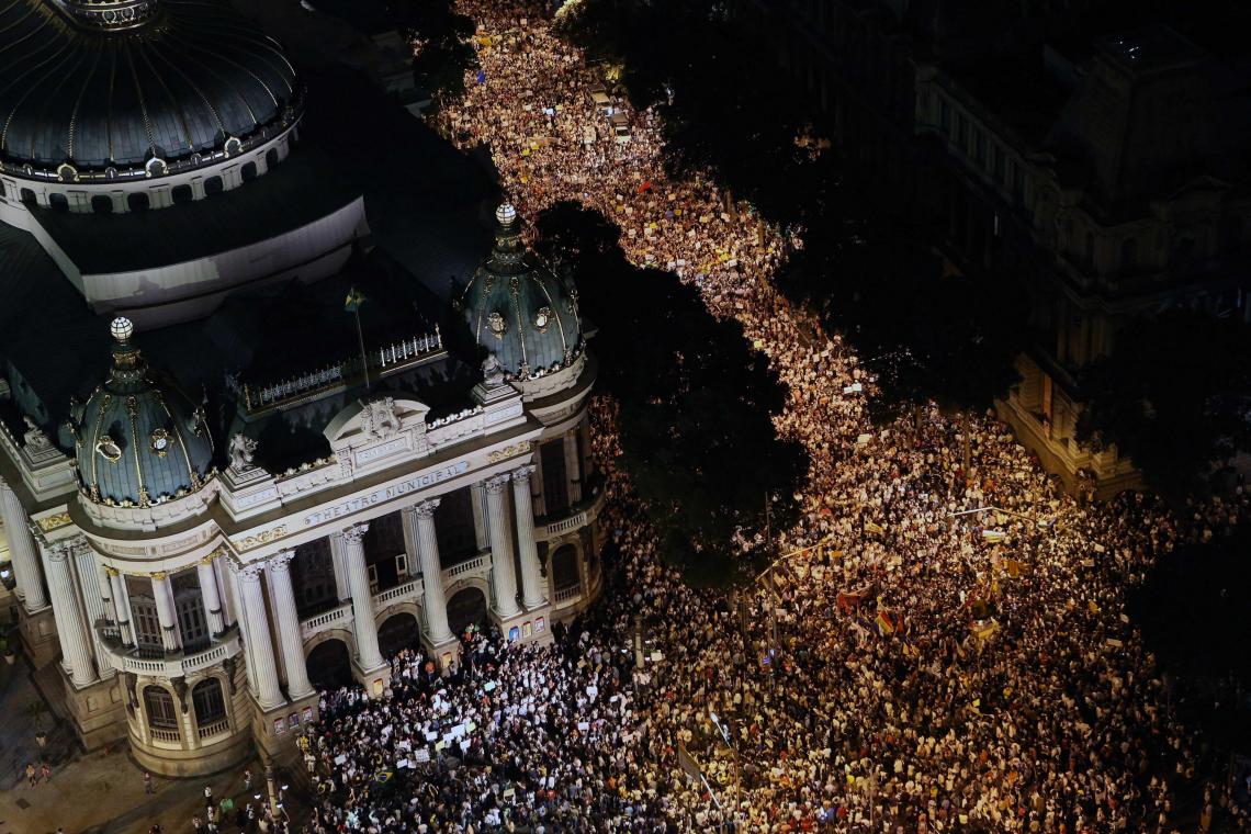 Imagen LA OTRA CARA de la moneda. Las protestas sociales se hicieron oir en todo el país y el mundo entendió que en Brasil no todo es tan próspero como parece.
