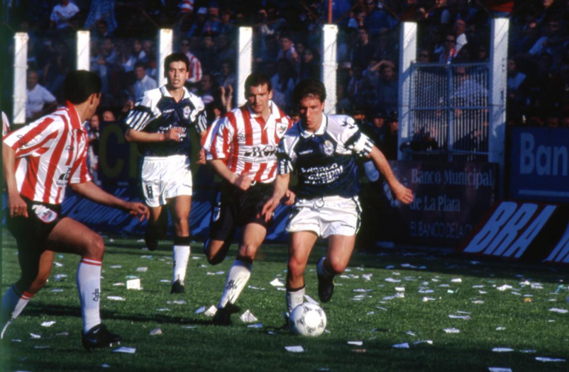 Imagen TUVO LA fortuna de protagonizar varios clásicos del fútbol argentino. Por obvias razones, Gimnasia-Estudiantes es el que le despertó mayores sensaciones.