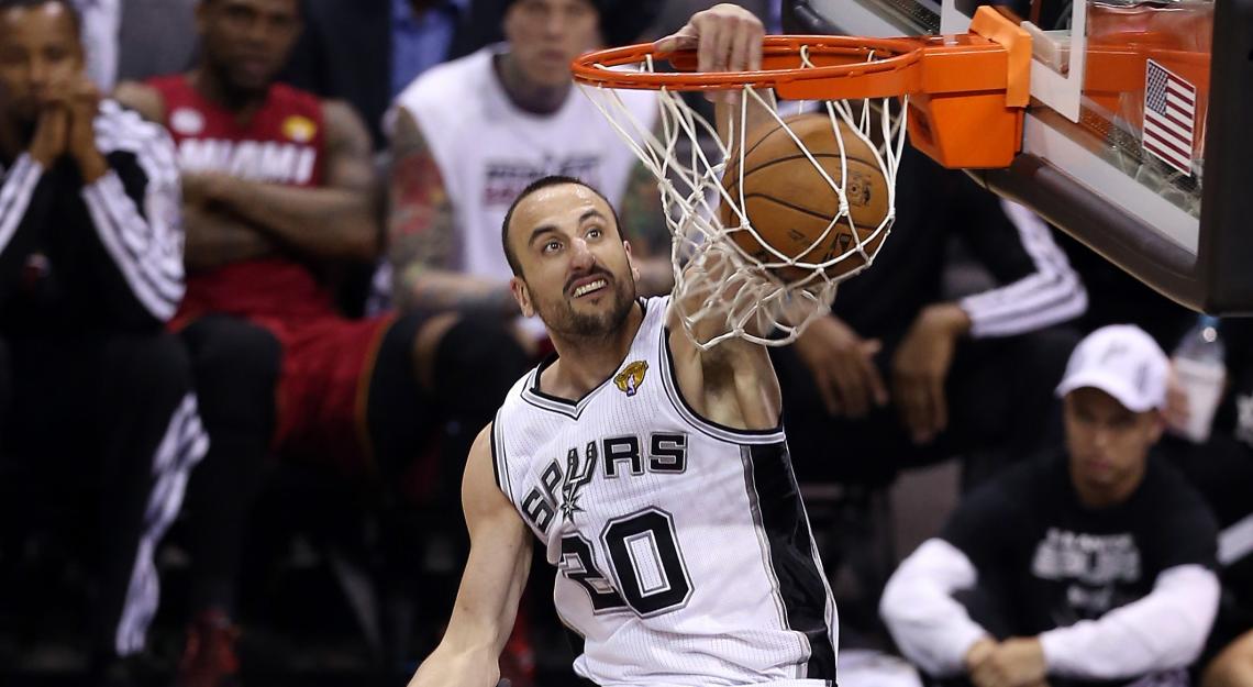 Imagen ZURDA LETAL. Además, la entierra en el partido 3 de las finales. Manu, por encima de Wade y Leonard.