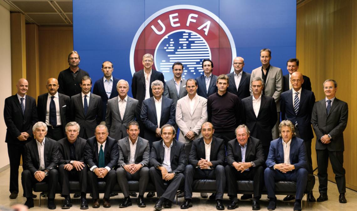 EN LA ELITE, invitado al congreso de entrenadores de UEFA con Mourinho, Wenger, Ancelotti y Allegri. Se sentó al lado de Platini, ¡qué va!!