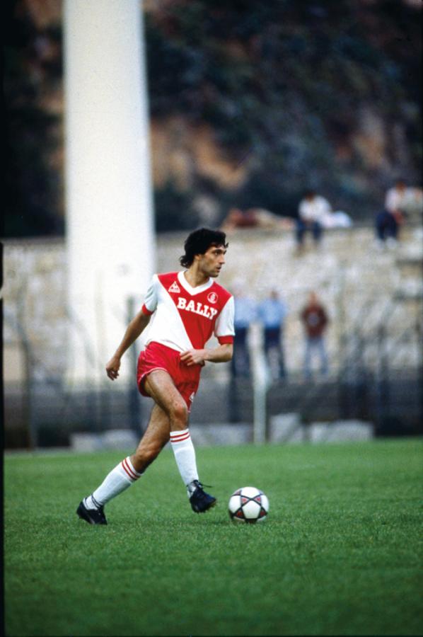 Imagen TODA SU PRESTANCIA en el Mónaco, donde jugó tres años. Luego le seguirían dos en el Racing de Estrasburgo y en 1988 vendría a Boca.
