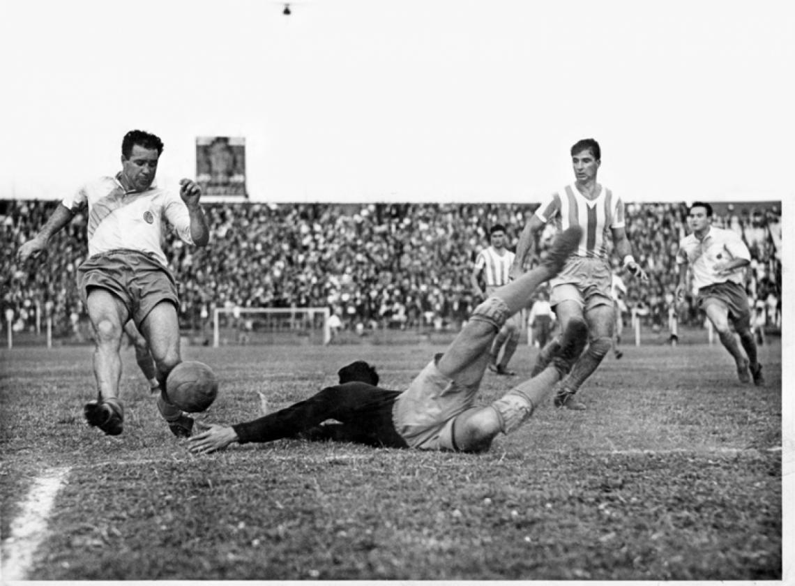 Imagen PEUCELLE revalidando su apodo de Barullo durante la temporada de 1941.