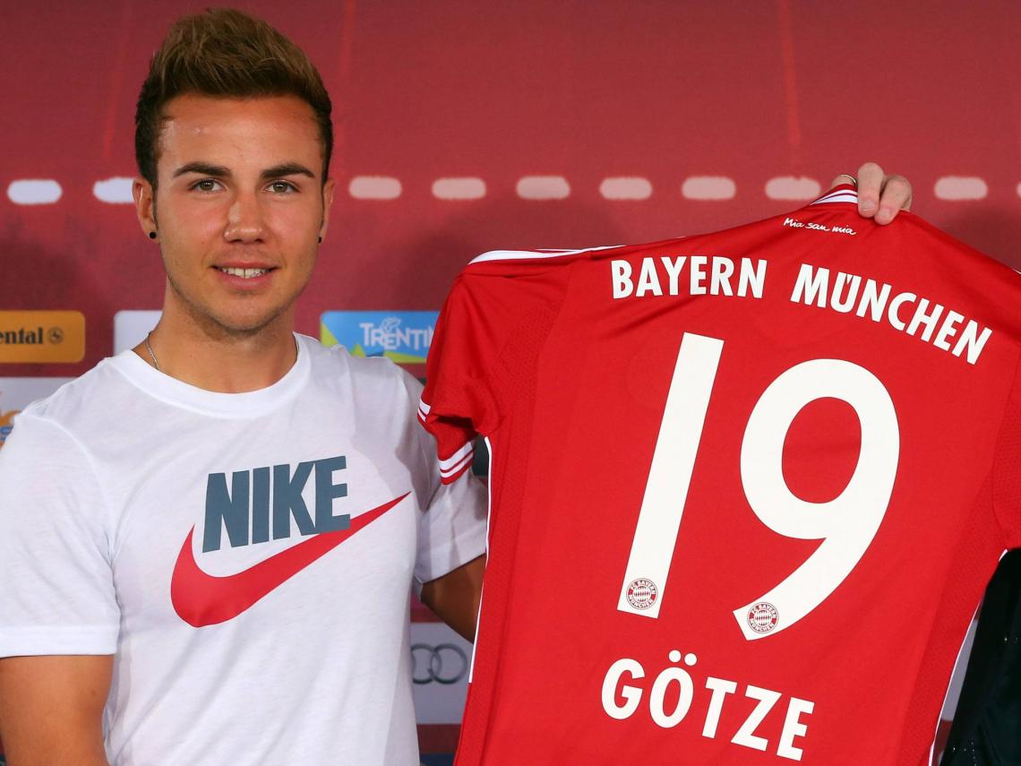 Imagen POLÉMICA PRESENTACIÓN. El pase de Gotze fue muy comentado, y su primera conferencia de prensa como jugador del Bayern Munich siguió la misma línea. Se mostró en sociedad con una remera de Nike, siendo que Adidas es accionista del club.