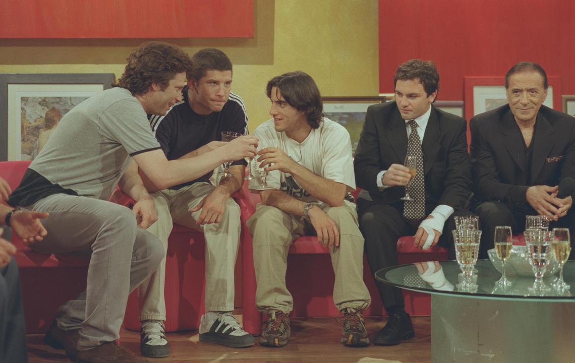 Imagen CON SU HERMANO Agustín en un estudio de televisión.