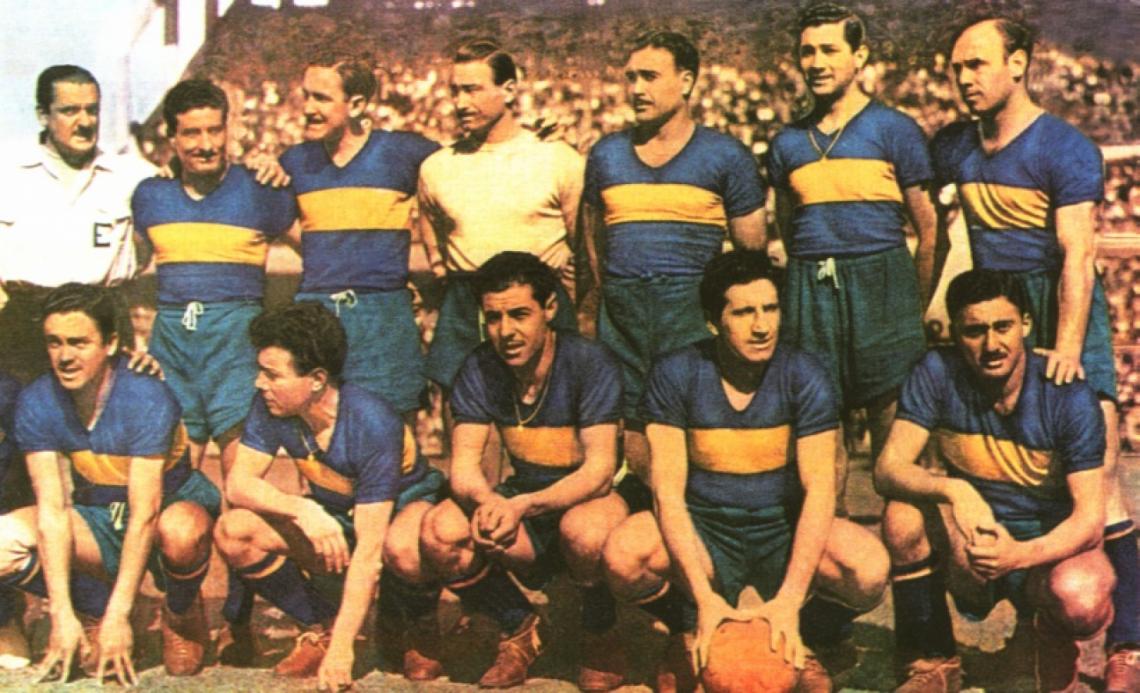 Imagen EL EQUIPO ESTRELLA de Boca en 1954. Parados están Lazzatti (entrenador), Lombardo, Mouriño, Musimessi, Colman, Otero y Pescia. Agachados se ubican Navarro, Baiocco, Borello, Rosello y Marcarián.