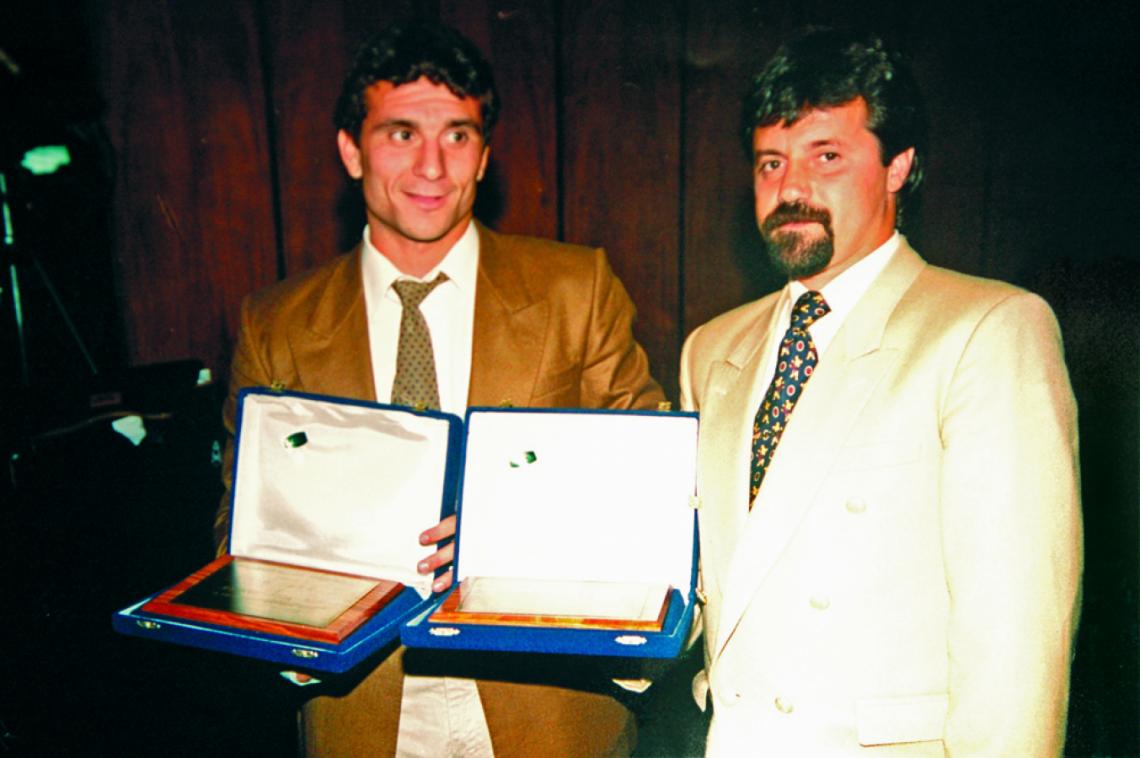 PREMIADO como el mejor técnico del ascenso junto al Tano Piersimone.