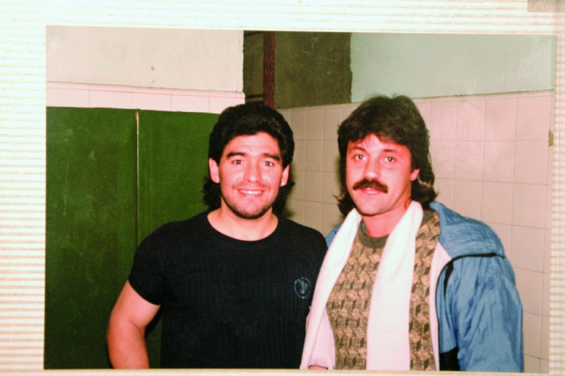 Imagen MARADONA lo ayudó a llegar a la A como director técnico.