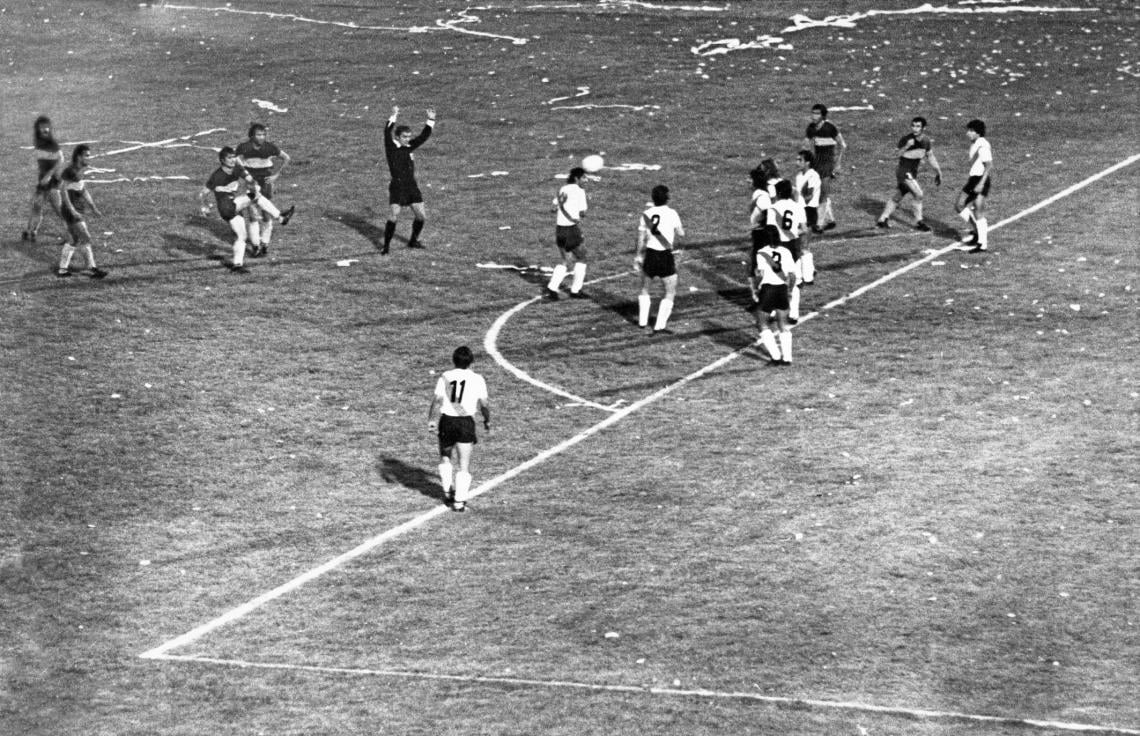 Imagen EL GOL de Rubén Suñé, para definir el Nacional 76 para Boca ante River.