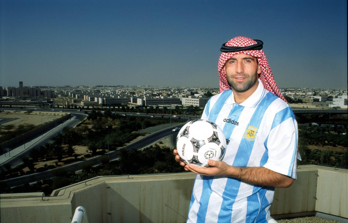 Imagen EL ARABE PEREZ, producción en Ryad con la Selección en medio de la Copa Rey Fahd.