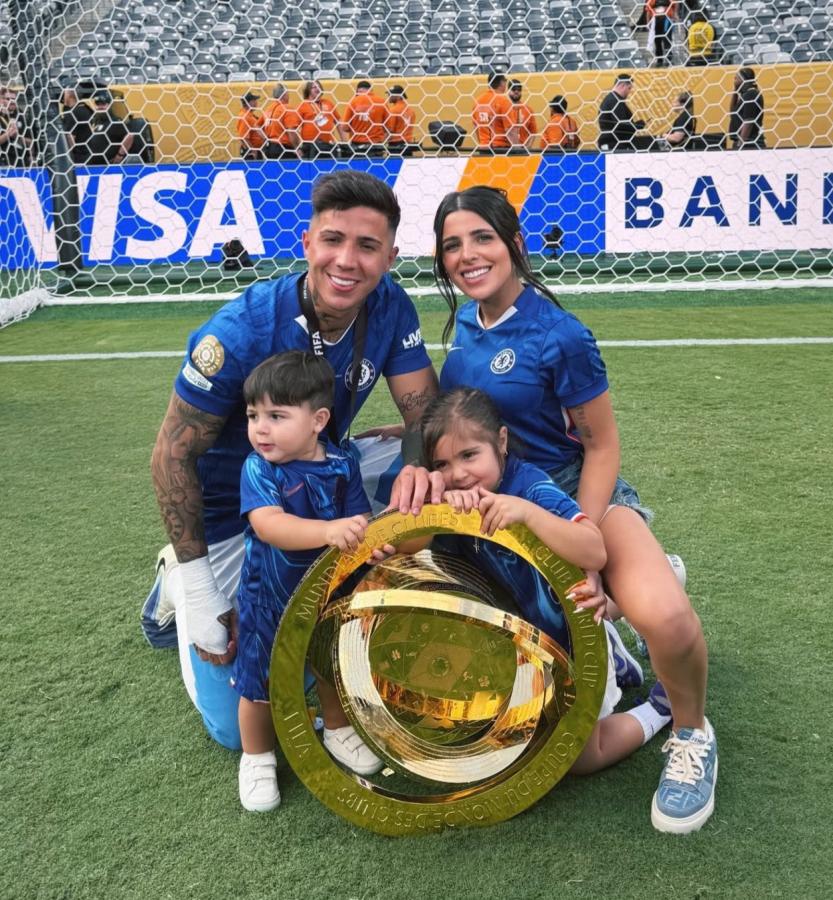 Imagen Enzo y su familia festejaron el título sobre el césped del MetLife Stadium.