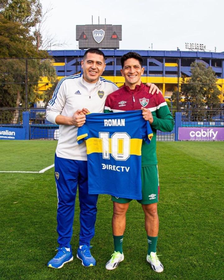 Imagen Respeto máximo entre Cano y Riquelme. El delantero de Fluminense elogió a la leyenda de Boca.