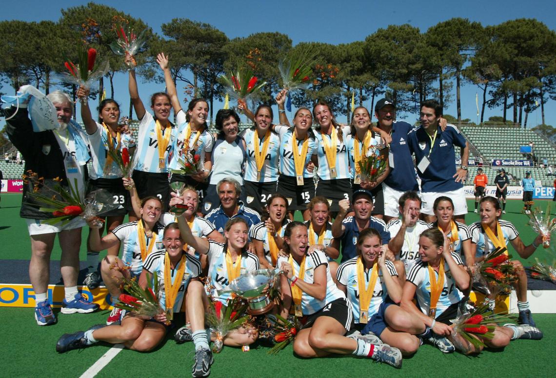 Imagen CAMPEONAS. El 2002 fue un año de contrastes. Las Leonas generaron la mayor alegría: por primera vez ganaron el Mundial. Fue en Utrecht, Holanda.